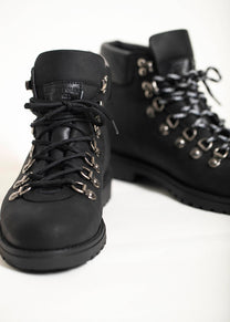 Dangerous Minds 822 black mountain boots