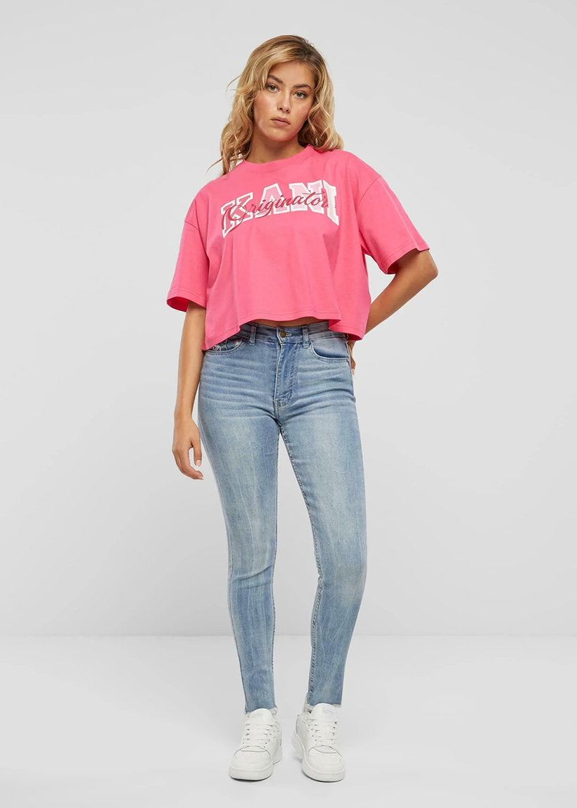 KARL KANI KW242-026 SERIF ORIGINATOR CROP TEE PINK