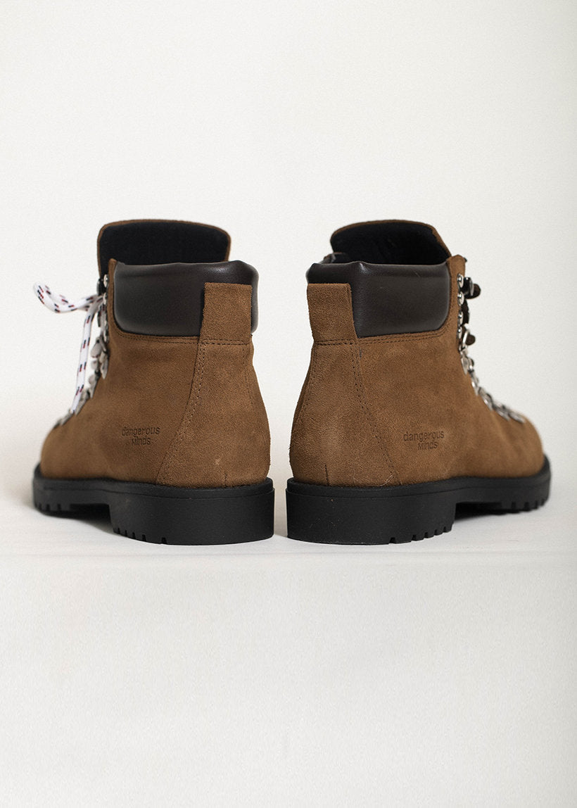 Dangerous Minds 825 brown suede mountain boots
