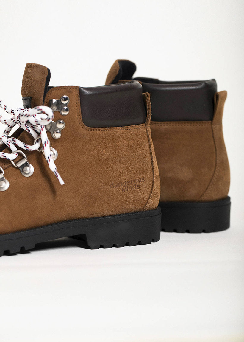 Dangerous Minds 825 brown suede mountain boots