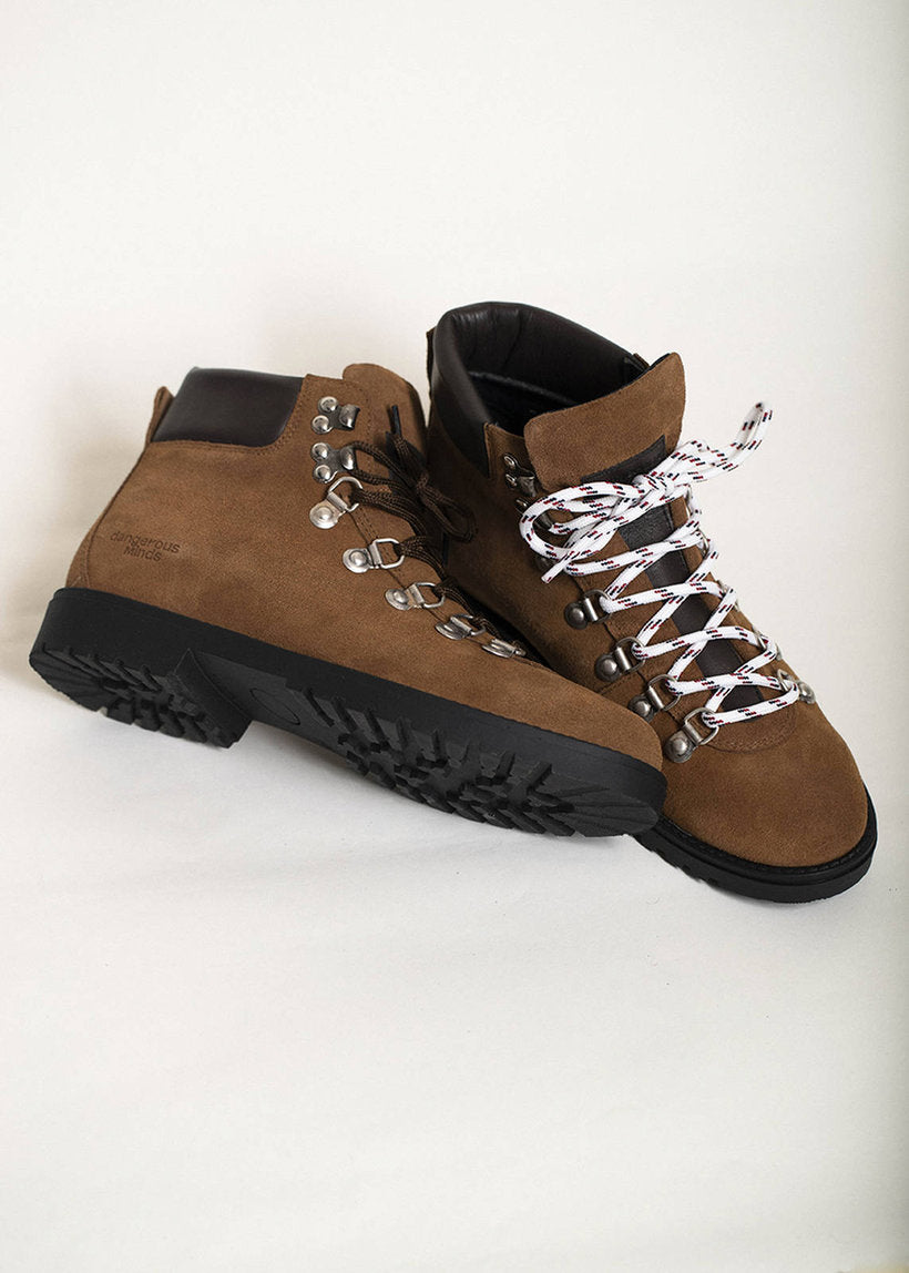 Dangerous Minds 825 brown suede mountain boots