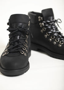 Dangerous Minds 822 black mountain boots