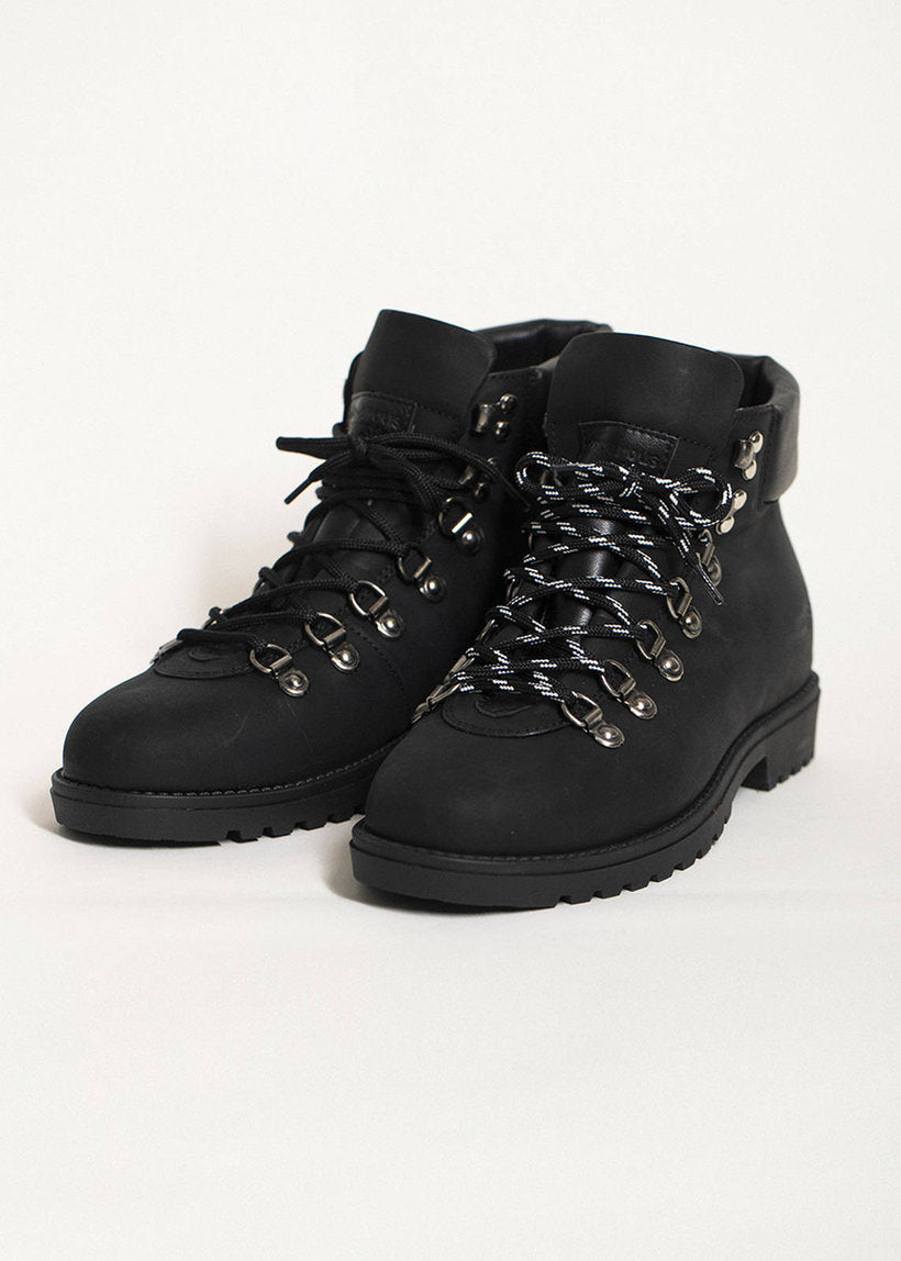 Dangerous Minds 822 black mountain boots