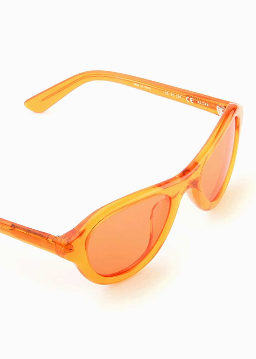 Akila Alias orange
