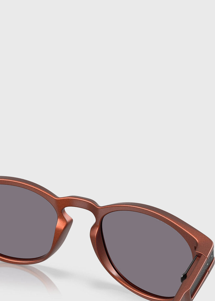 Oakley 92657353 Latch forge fire orange PRIZM polarized grey