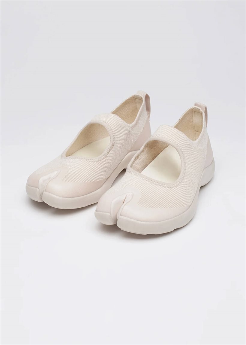 Tabi off-white sandals